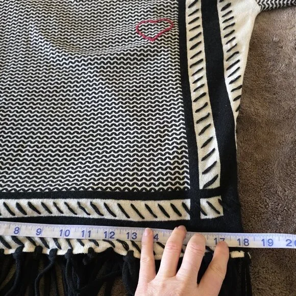 Iphoria 100% Cashmere Fringe Sweater XS Black White Graphic Heart Boho Luxe Art - Picture 14 of 16